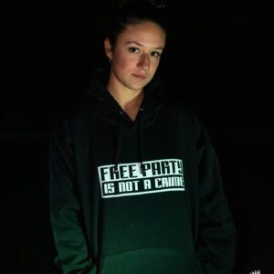 Sudadera Free Party Is Not a Crime para amantes del tekno y las raves